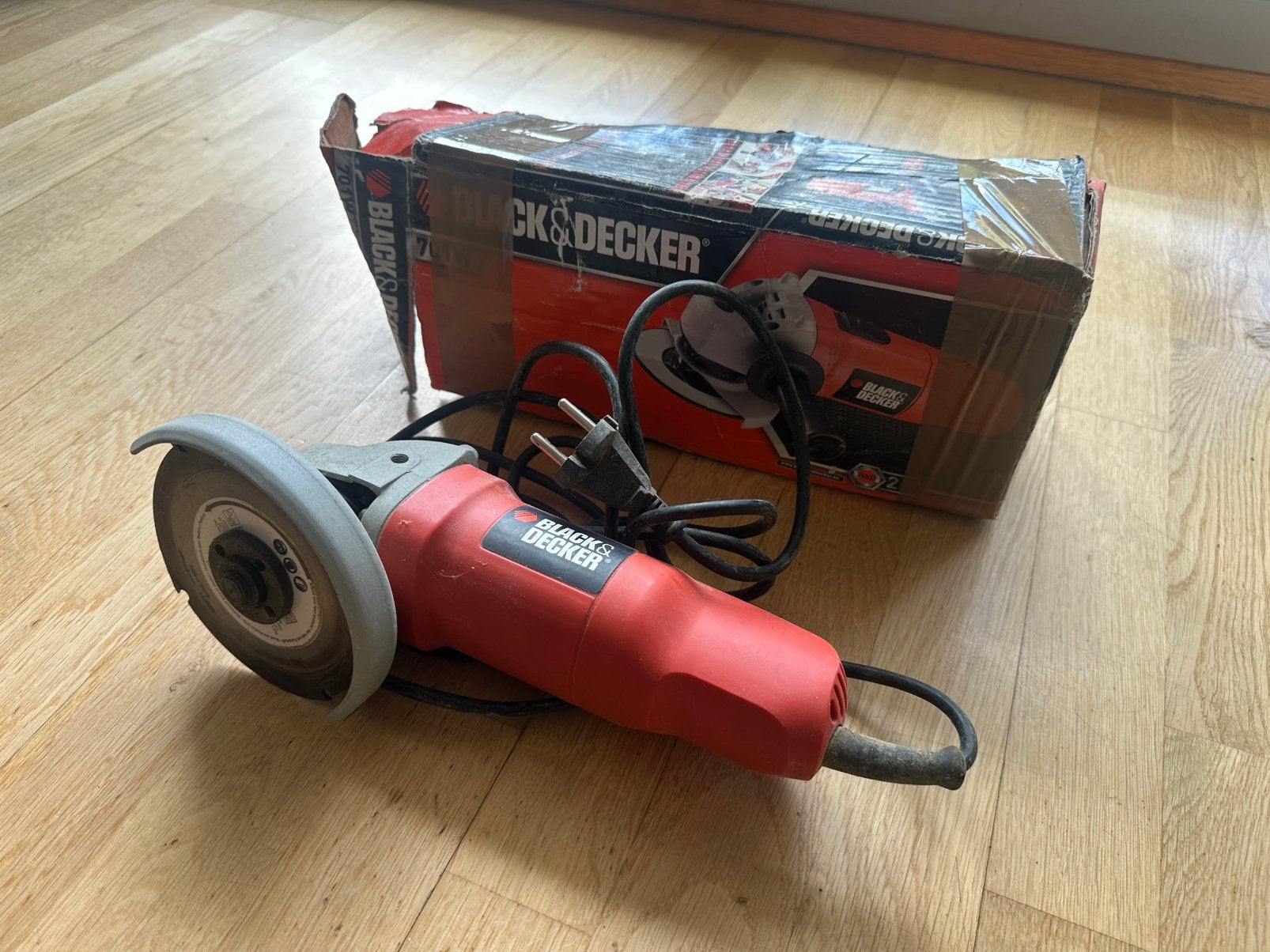 Meuleuse d’angle Black+Decker KG725 – 710 W – Ø125 mm, Bricolage & Construction, Enlèvement, Utilisé, Meuleuse d'angle
