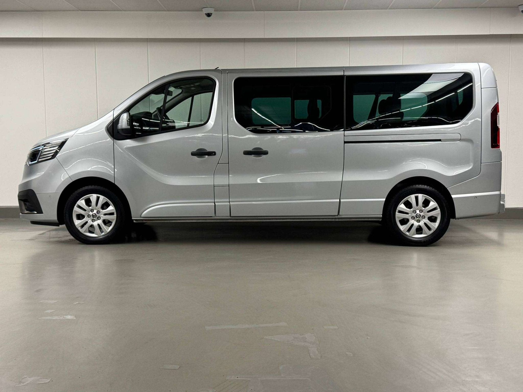 Renault Trafic 2.0 DCI 150CV LONG CHASSIS 8 PLACES AUTO CAME, Automaat, Stof, Gebruikt, 4 cilinders