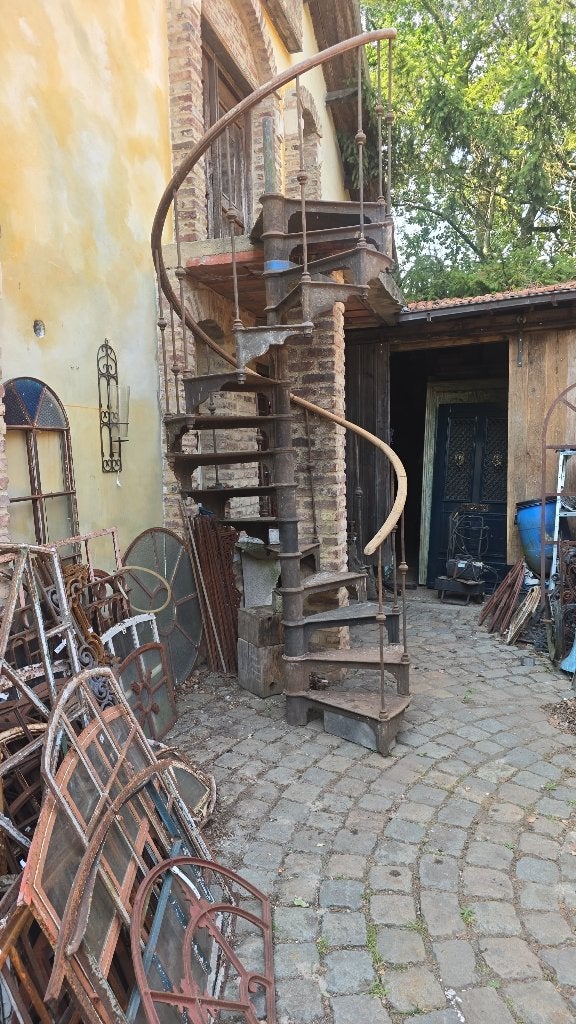 Escaliers en colimaçon en fonte, Bricolage & Construction, Échelles & Escaliers, Enlèvement, Utilisé, Escalier, 2 à 4 mètres