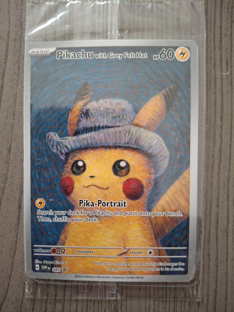 Pokemon Promokaart SVP085 Pikachu with grey felt hat, Hobby en Vrije tijd, Verzamelkaartspellen | Pokémon, Ophalen, Nieuw, Losse kaart