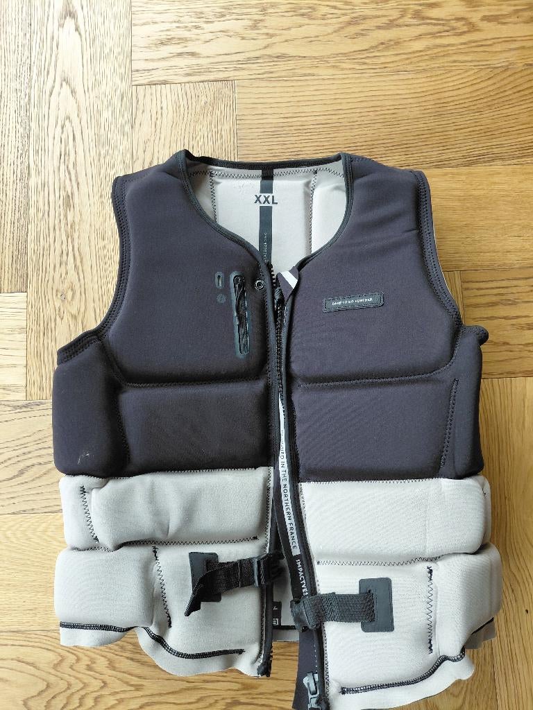 Zwemvest: windsurf, wakeboard, ..., Sports nautiques & Bateaux, Planche à voile, Enlèvement, Comme neuf, Autres types