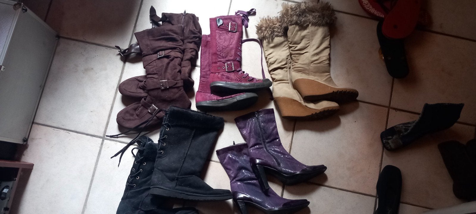 een hoop laarzen en schoenen alle.maten, Ophalen of Verzenden