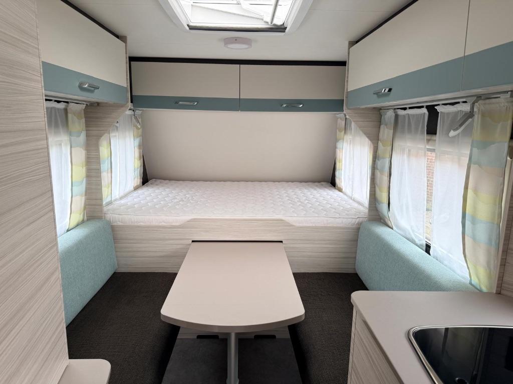 Dethleffs C’Joy 480 QLK (2023) - incl mover & voortent, Caravans en Kamperen, Caravans, Particulier, tot en met 6, 1250 - 1500 kg