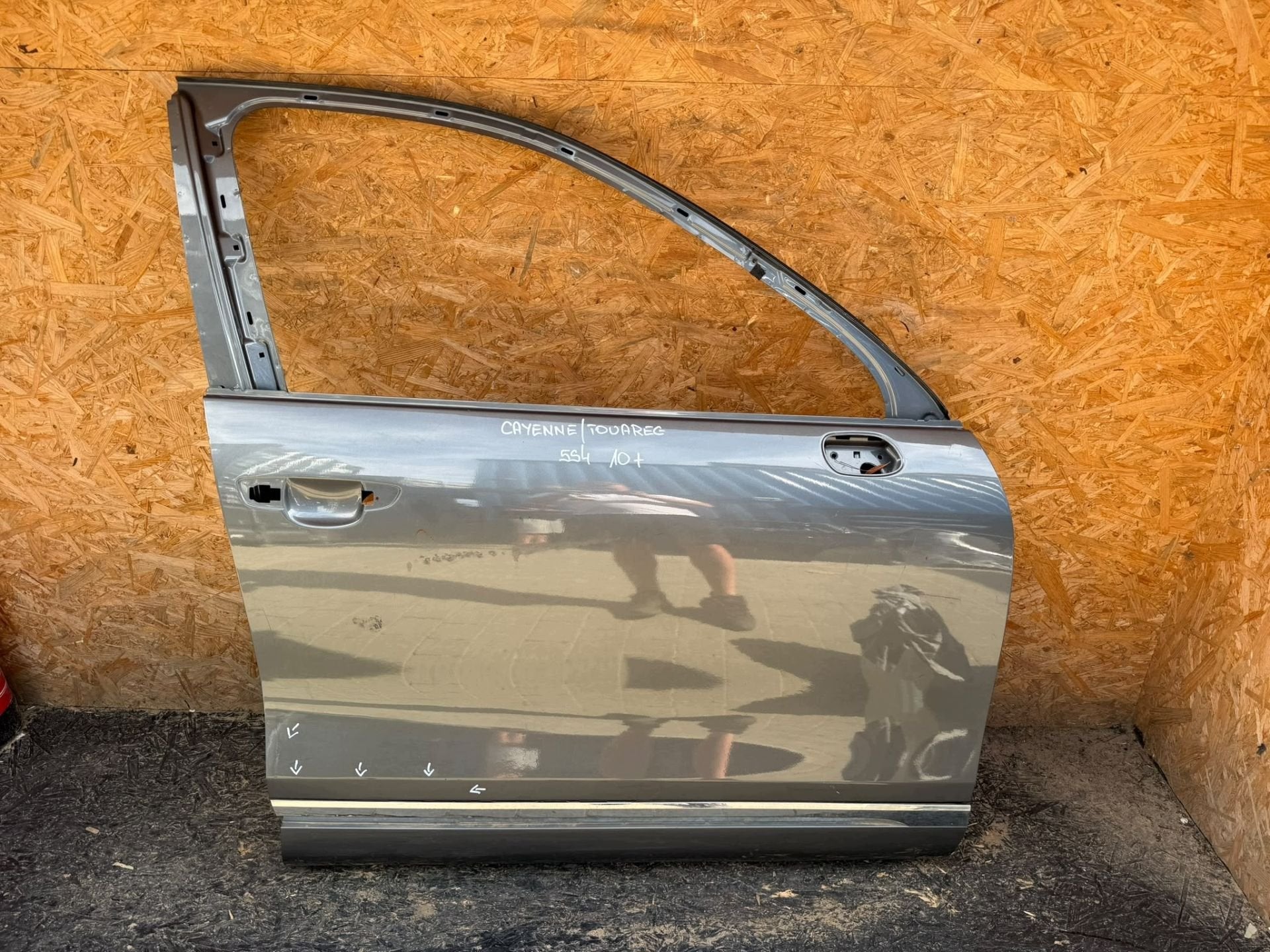 Porsche Cayenne VW Touareg Portier Rechts 7P, Gebruikt, Deur, Porscheplatz 1
70435  Stuttgart, DE, Rechts
