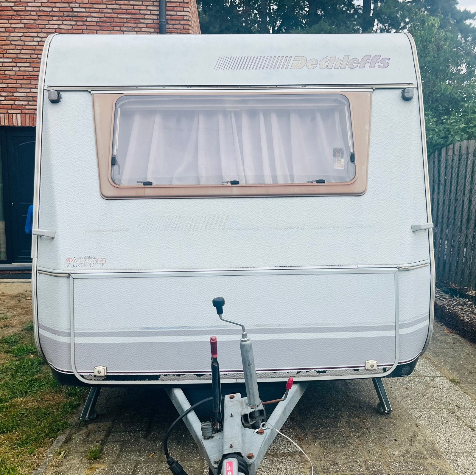 Dethleffs 445 caravan kan met rijbewijs B getrokken worden., Caravans en Kamperen, Rondzit, Disselslot, Dwarsbed, Particulier