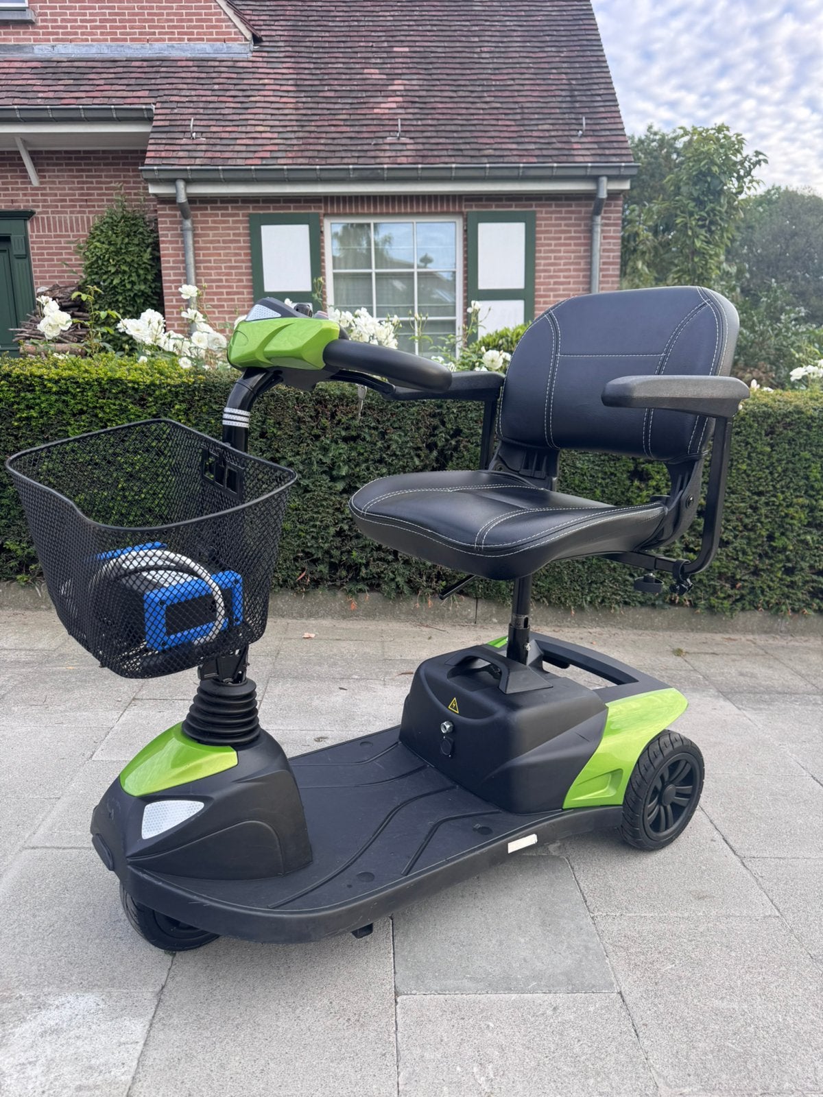 Scootmobiel Invacare Colibri 3 roues – légère et maniable, Enlèvement ou Envoi, Pliant, Comme neuf, Fauteuil roulant électrique