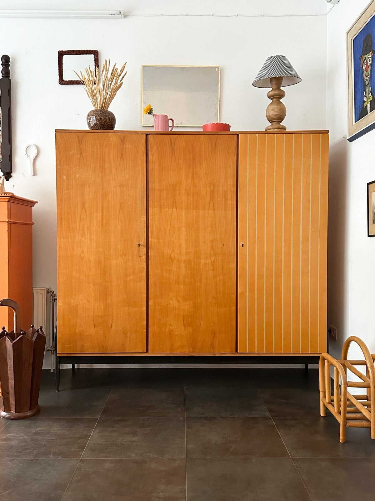 Armoire 3 portes plaquée en hêtre et sa jolie porte lignée, Maison & Meubles, Enlèvement, Comme neuf