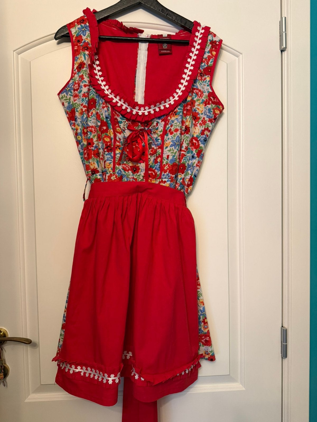 Rood-bloemige oktoberfest jurk, Ophalen, Zo goed als nieuw, Maat 42/44 (L), Kleding
