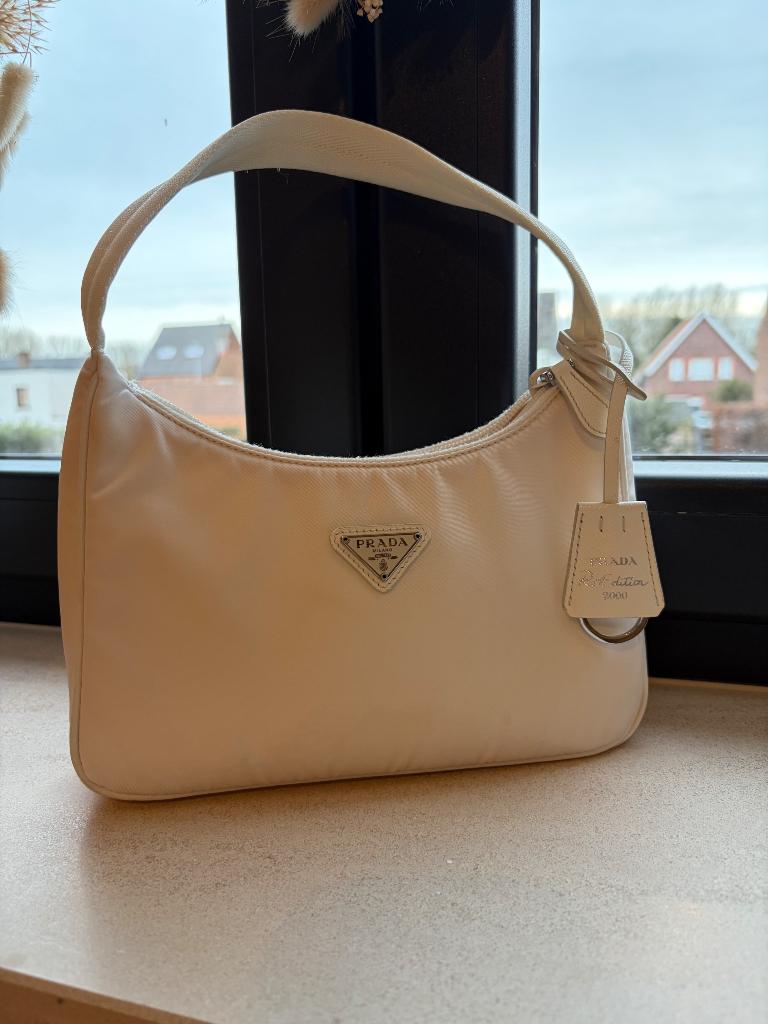 Prada re-edition 2000, Enlèvement, Comme neuf, Blanc, Sac de soirée