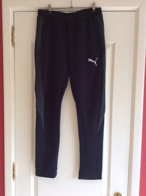 Te koop trainer broek maat S, Vêtements | Hommes, Puma, Enlèvement ou Envoi, Comme neuf, Bleu