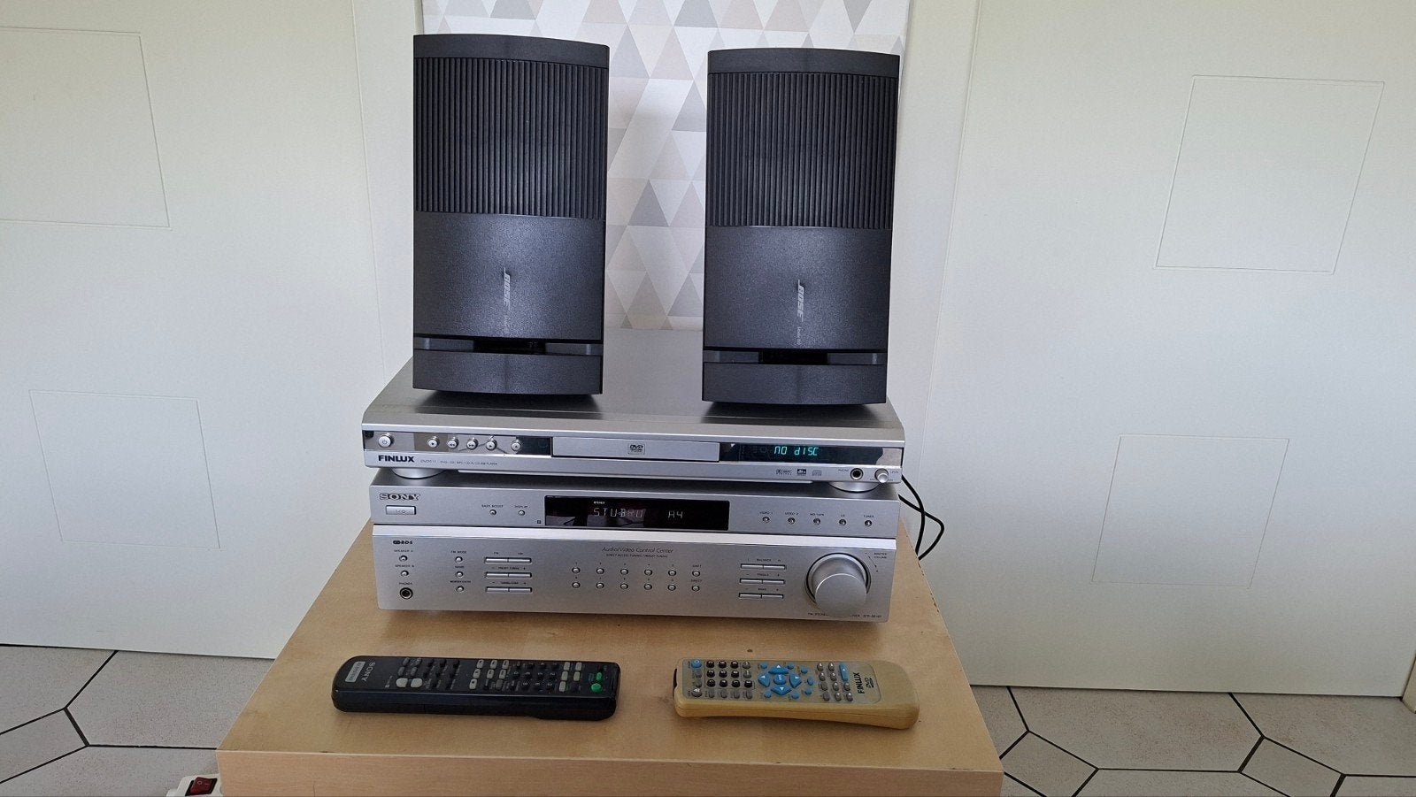 Tuner Sony en cd-speler Finlux met Bose boxen, TV, Hi-fi & Vidéo, Enlèvement, Comme neuf, Sony
