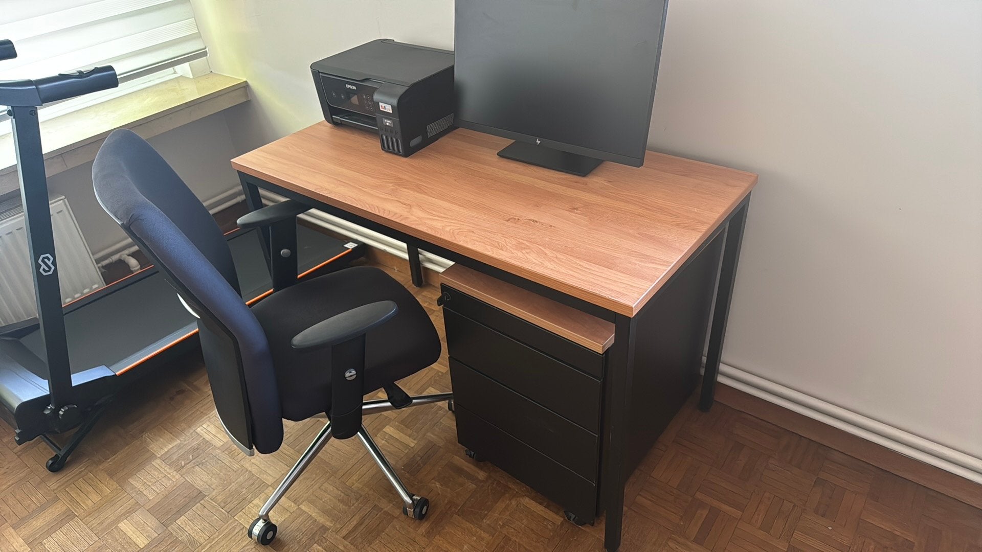 Bureau en bureaustoel, Ophalen, Zo goed als nieuw