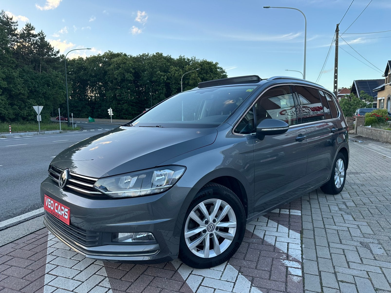 Volkswagen Touran 1.6 TDi 7Pl Highline / GPS Pano Alcantara, Dealer onderhouden, Monovolume, Verwarmde buitenspiegels, 4 cilinders