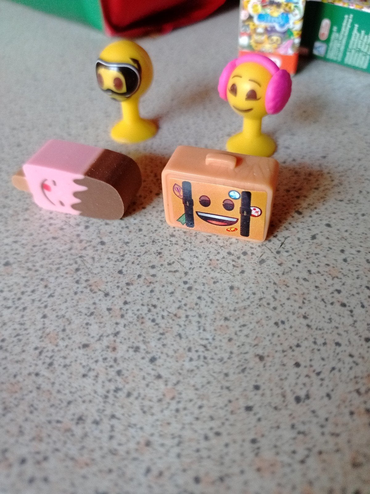 12 emoji Aldi, Collections, Actions de supermarché, Aldi, Enlèvement