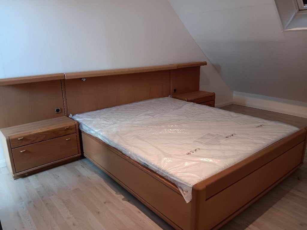 Bed + nachtkastjes, Huis en Inrichting, Ophalen, Zo goed als nieuw