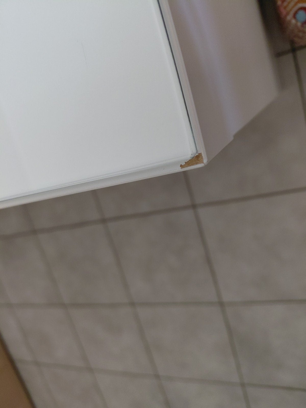 Wit bureau Ikea Malm, Enlèvement