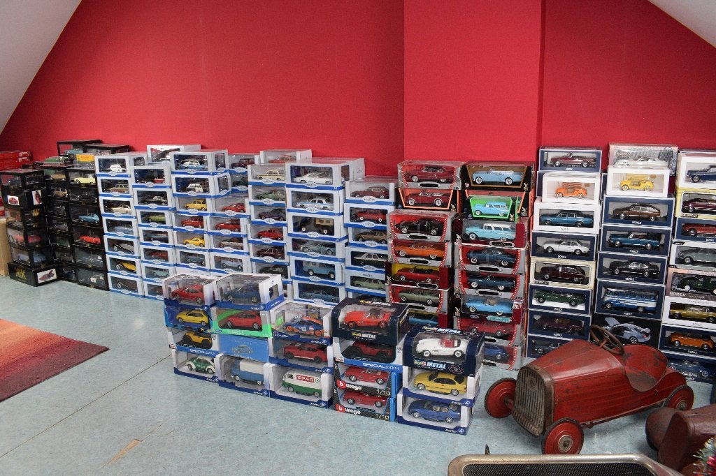 lot 18 miniatures automobile 1:18 neuf, Enlèvement, Neuf, Burago