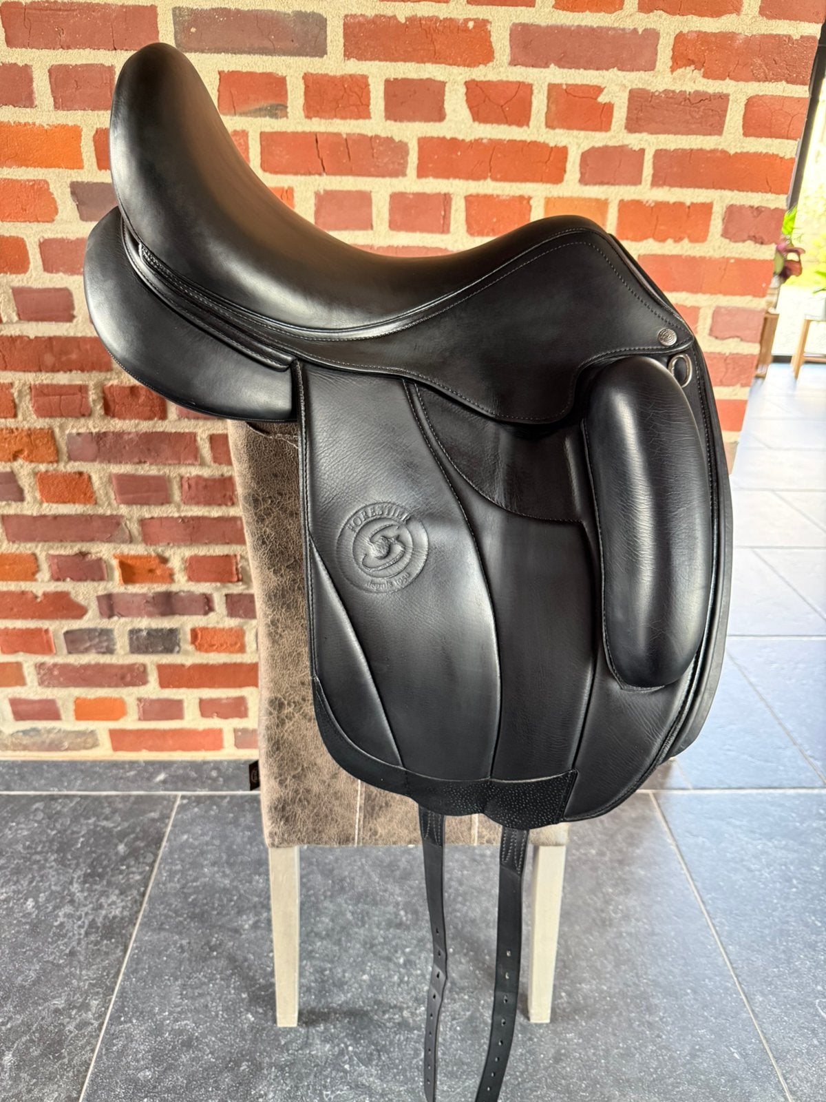 Forestier Aachen - 17’ - 2023, Animaux & Accessoires, Chevaux & Poneys | Selles, Enlèvement, Comme neuf, Dressage