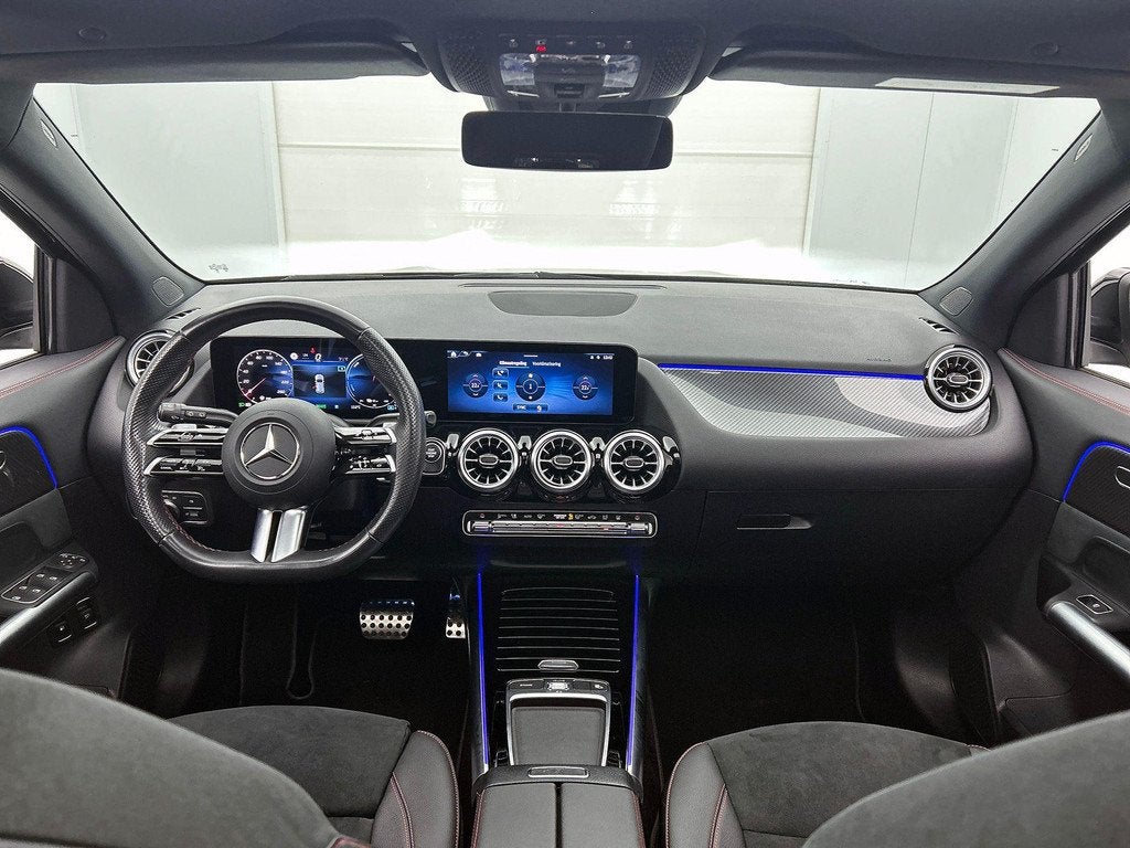 Mercedes-Benz GLA-klasse 250 e AMG Line | Panoramisch Dak |, Auto's, Stof, 16 kWh, Zwart, 5 zetels