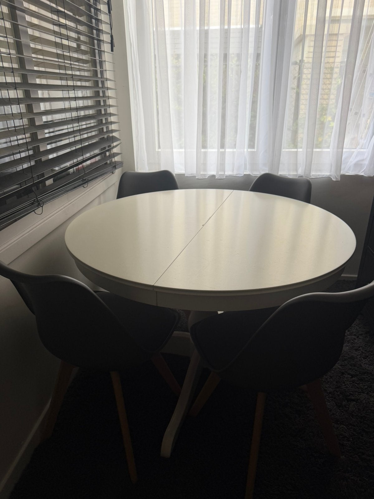 Uitschuifbare eettafel met stoelen 60€, Huis en Inrichting, Tafels | Eettafels, Ophalen