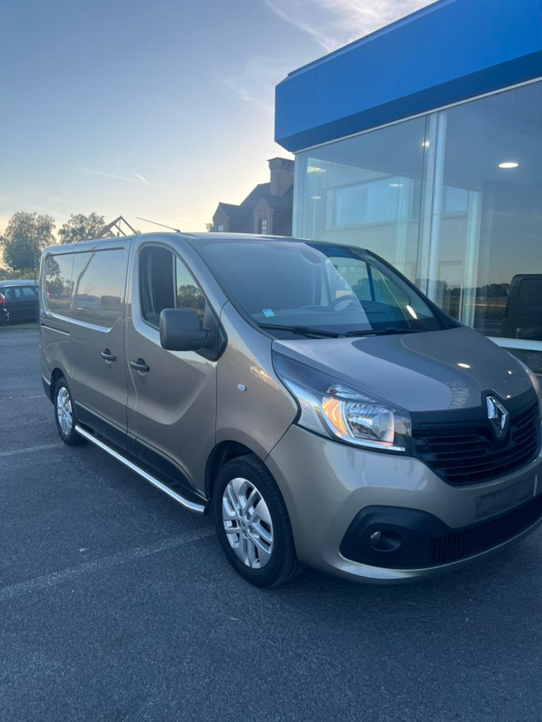 Renault Trafic 1.6 Benzine, Autos, Renault, Particulier, Trafic, Diesel, Euro 6, Autre carrosserie, 4 portes, Automatique, Brun