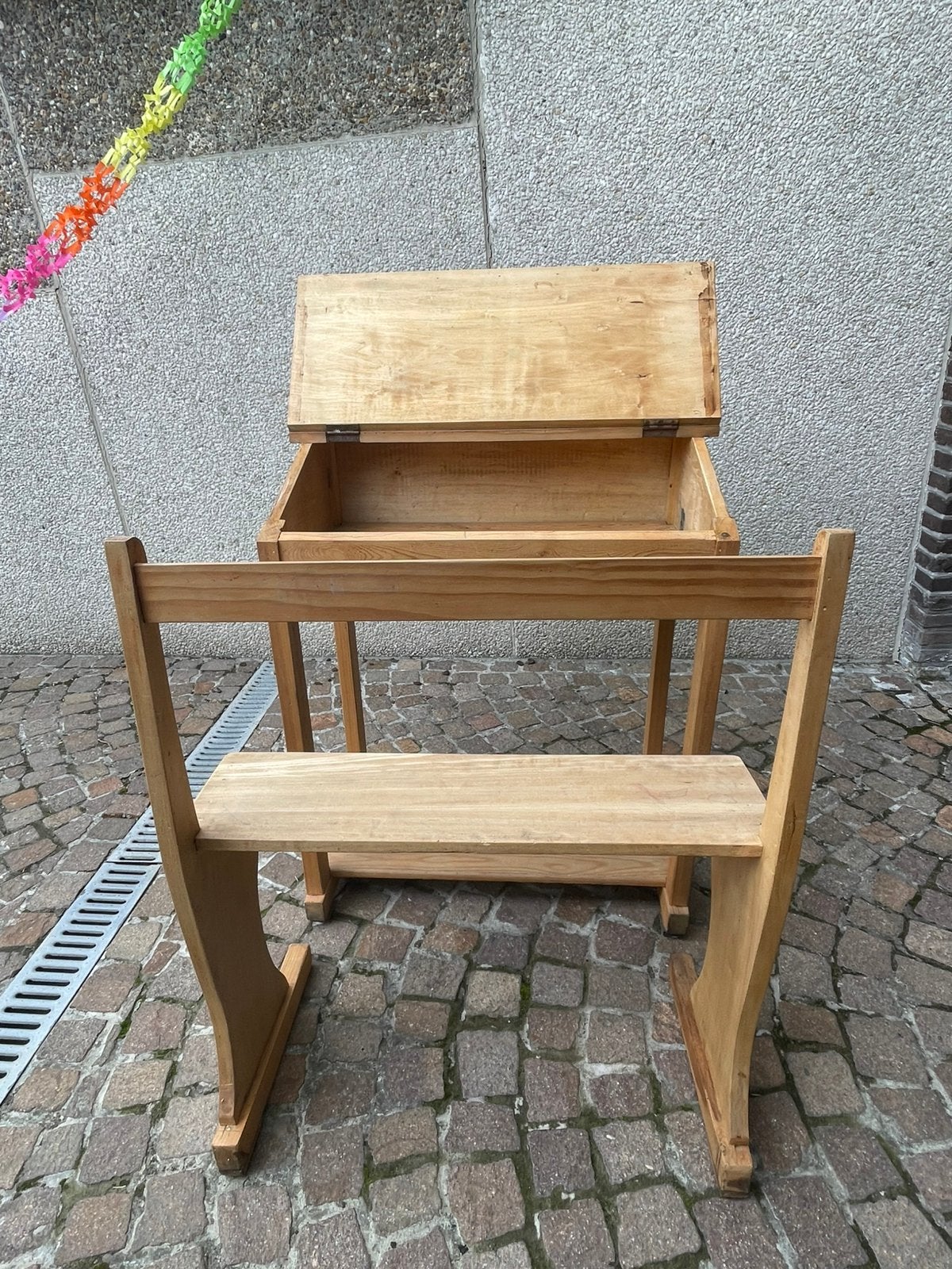 Vintage Houten Schoolbankje / Kinderbureau met bankje, Divers, Fournitures scolaires, Enlèvement, Utilisé