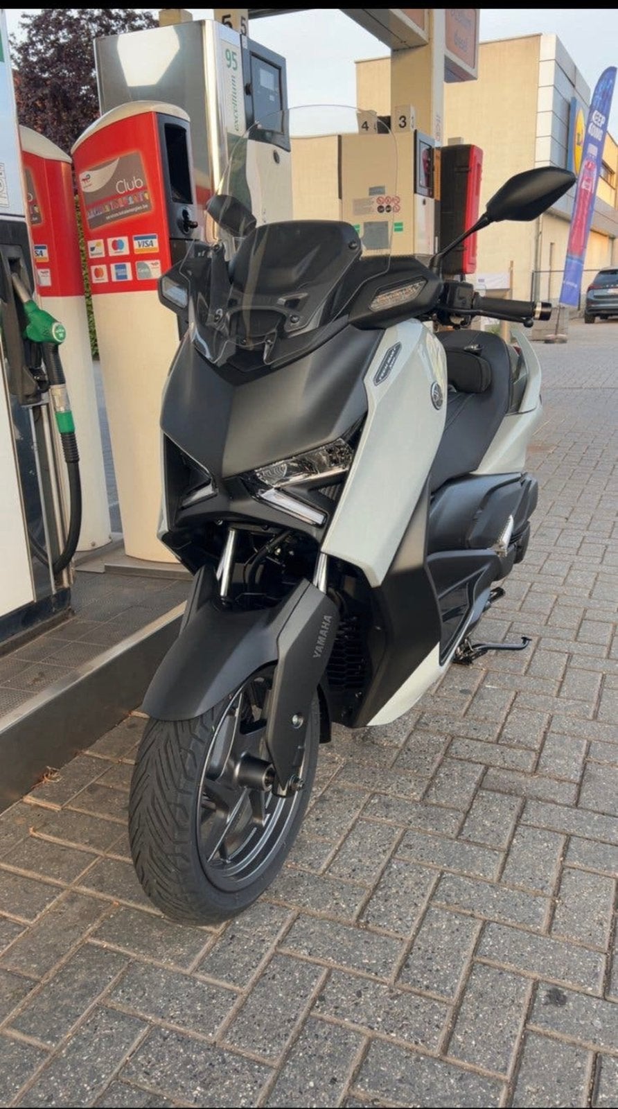 Yamaha xmax 125 tech max, Yamaha, Comme neuf, Enlèvement, Essence