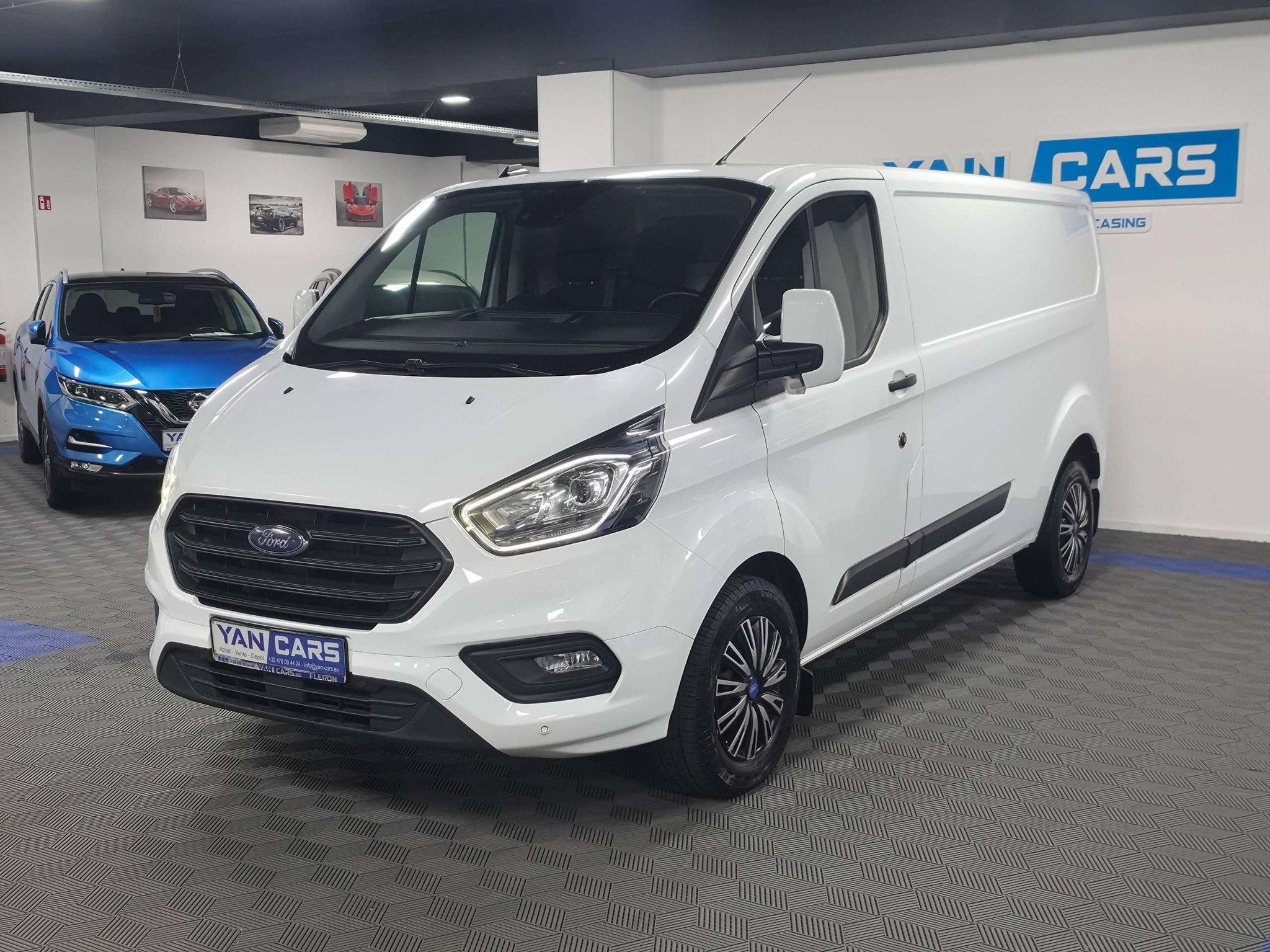 Ford Transit Custom 300L 2.0 EcoBlue 130 ch Automatique · I, Autos, Achat, Entreprise, 3 places, 5 portes