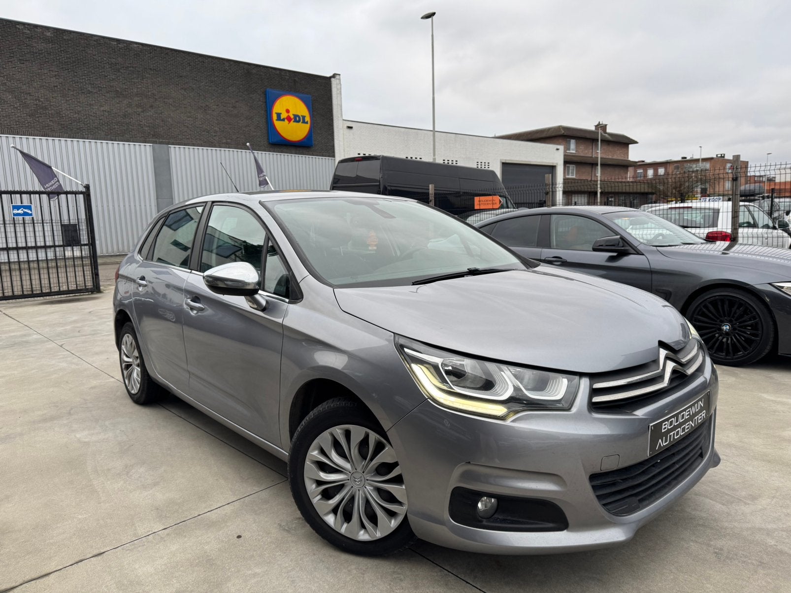 Citroën C4 1.2Benzine 2016 142.xxxkm/Airco,Navigatie,Cruise, Voorwielaandrijving, https://public.car-pass.be/vhr/542eaf63-34c2-43c0-a432-ec9d9145309c