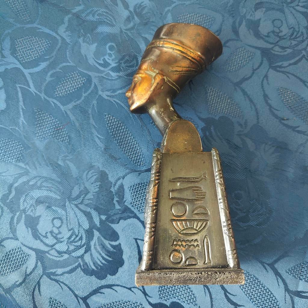 Oud Egyptisch beeldje, Enlèvement