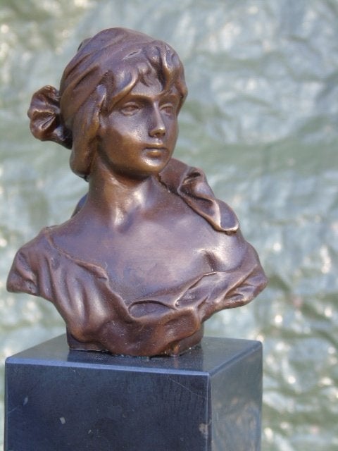 buste de femme en bronze sur marbre signé ..., Enlèvement ou Envoi, Bronze
