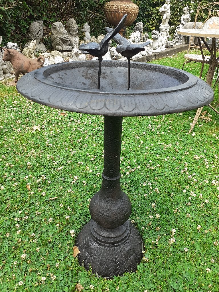 GRAND BAIN D'OISEAUX EN FONTE PATINEE, Enlèvement, Comme neuf