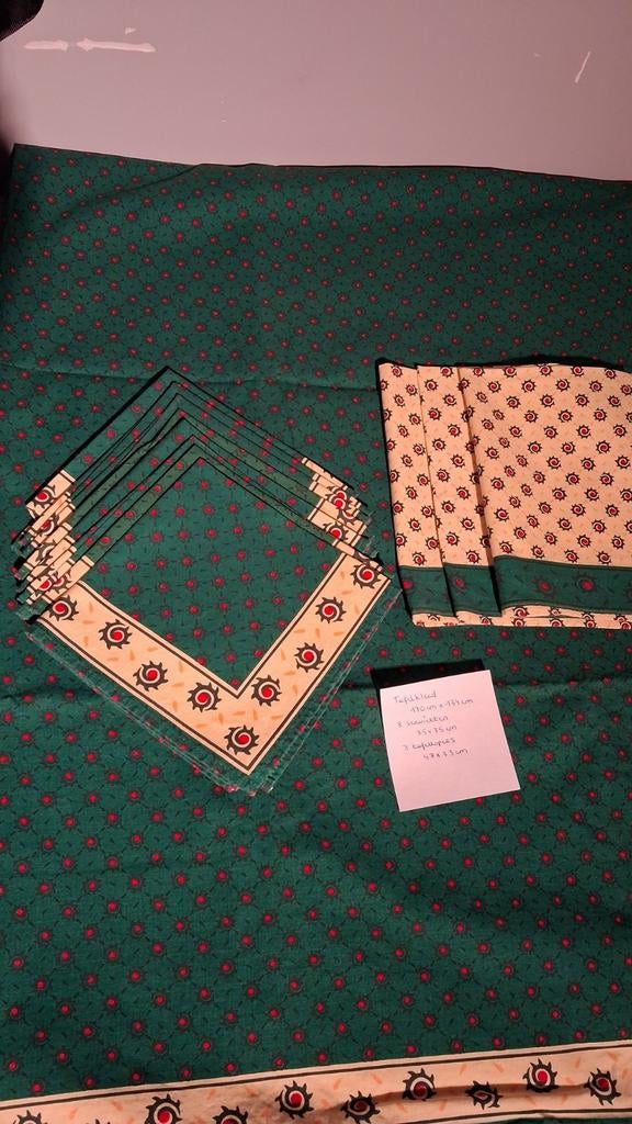 Nappe avec 8 serviettes et 3 chemins de table, Maison & Meubles, Enlèvement ou Envoi, Neuf, Rectangle, Intérieur