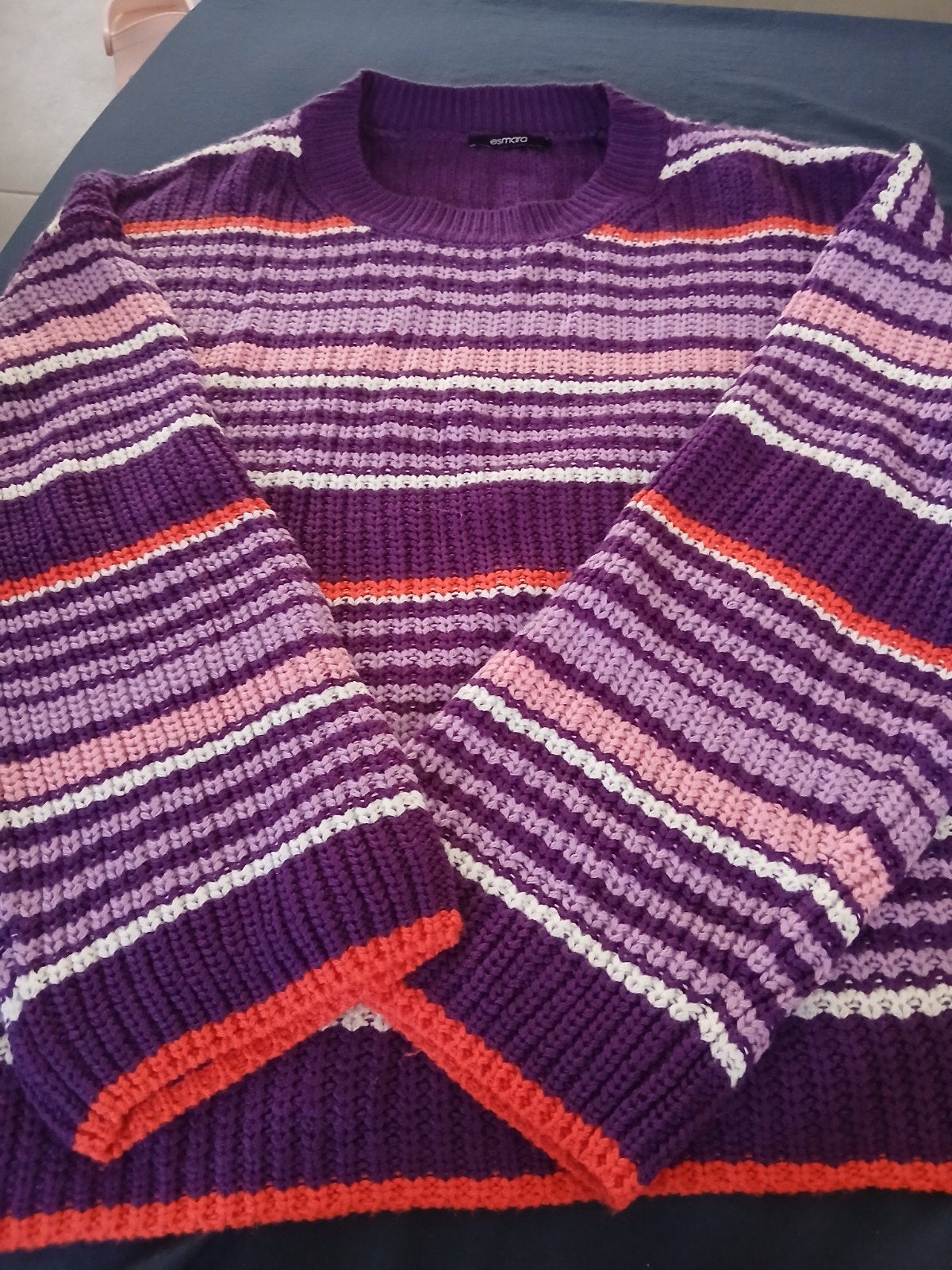 je vend un pull de la marque esmara avec des rayures, Taille 38/40 (M), Enlèvement, Multicolore, Comme neuf