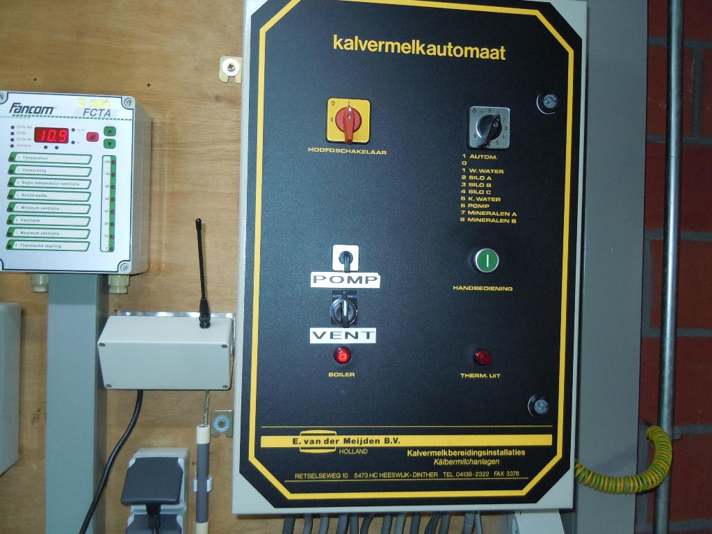 Kalvermelkautomaat, Ophalen