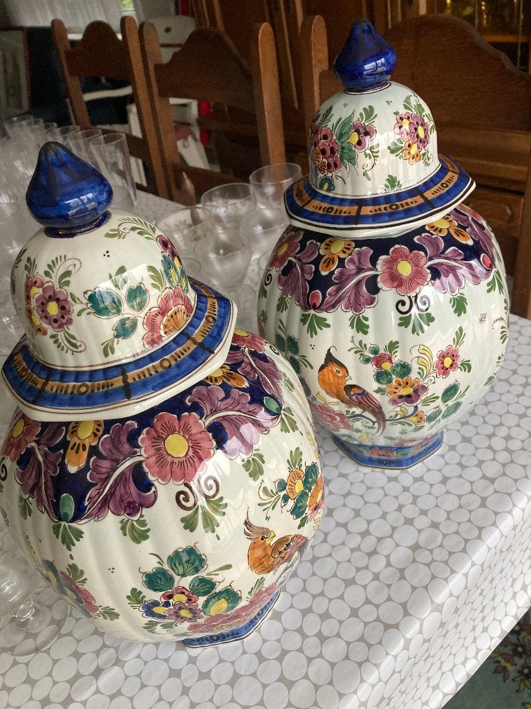 2 vases imprimés à la main polychromes de Delft, Antiquités & Art, Antiquités | Vases, Enlèvement ou Envoi