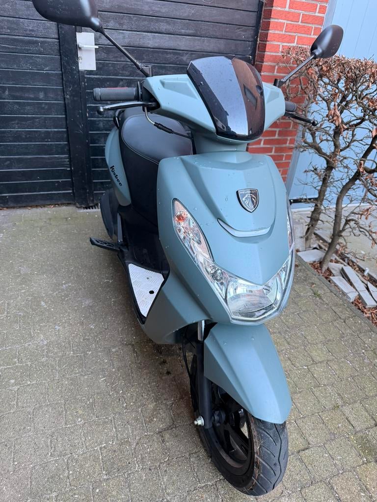 Peugeot kisbee 50 cc, Ophalen, Zo goed als nieuw