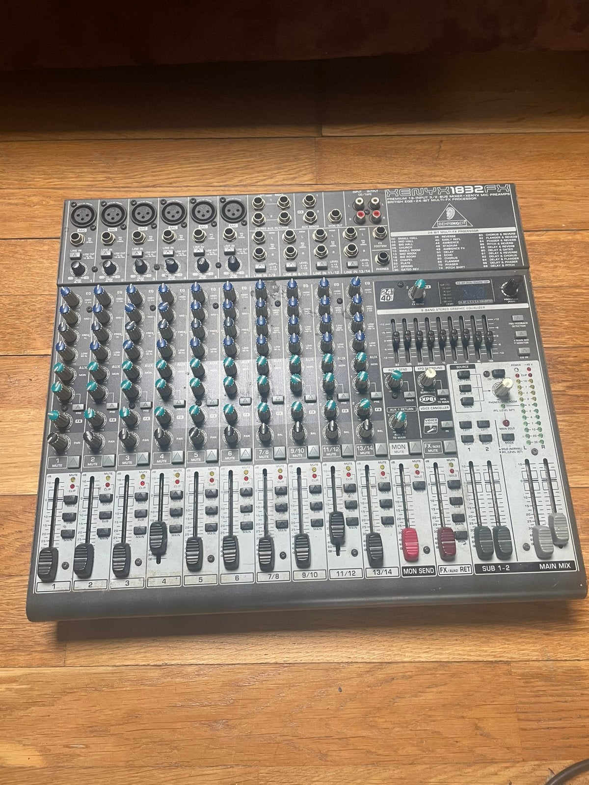 Behringer xeniyx 1832 FX, Muziek en Instrumenten, Ophalen, Gebruikt, 10 tot 20 kanalen, Microfooningang