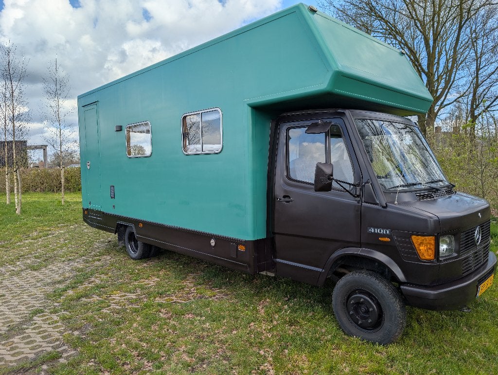 Mercedes 410D Off grid Camper, Caravanes & Camping, Caméra de recul, Toilette à cassette, Boîte manuelle, 5 à 6 mètres