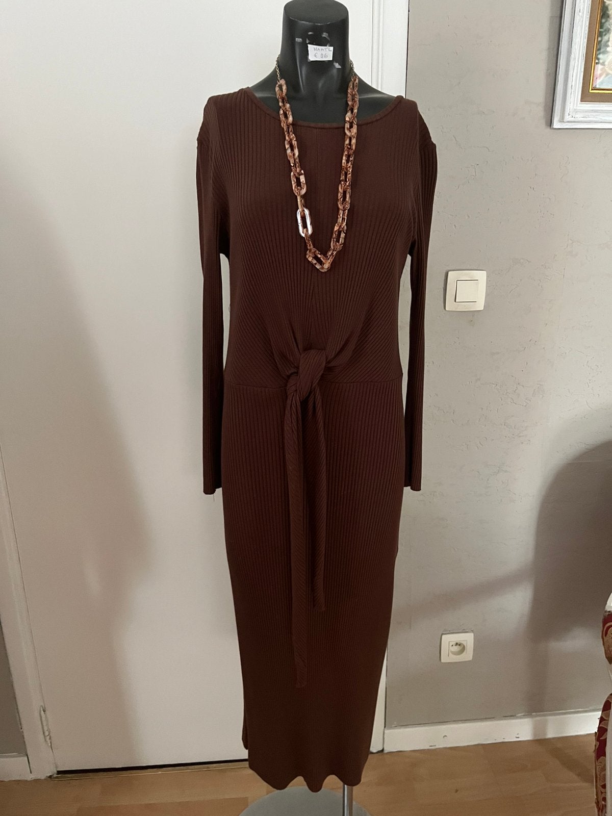 Robe marron de longueur moyenne en parfait état taille L, Enlèvement ou Envoi, Comme neuf, Taille 42/44 (L)