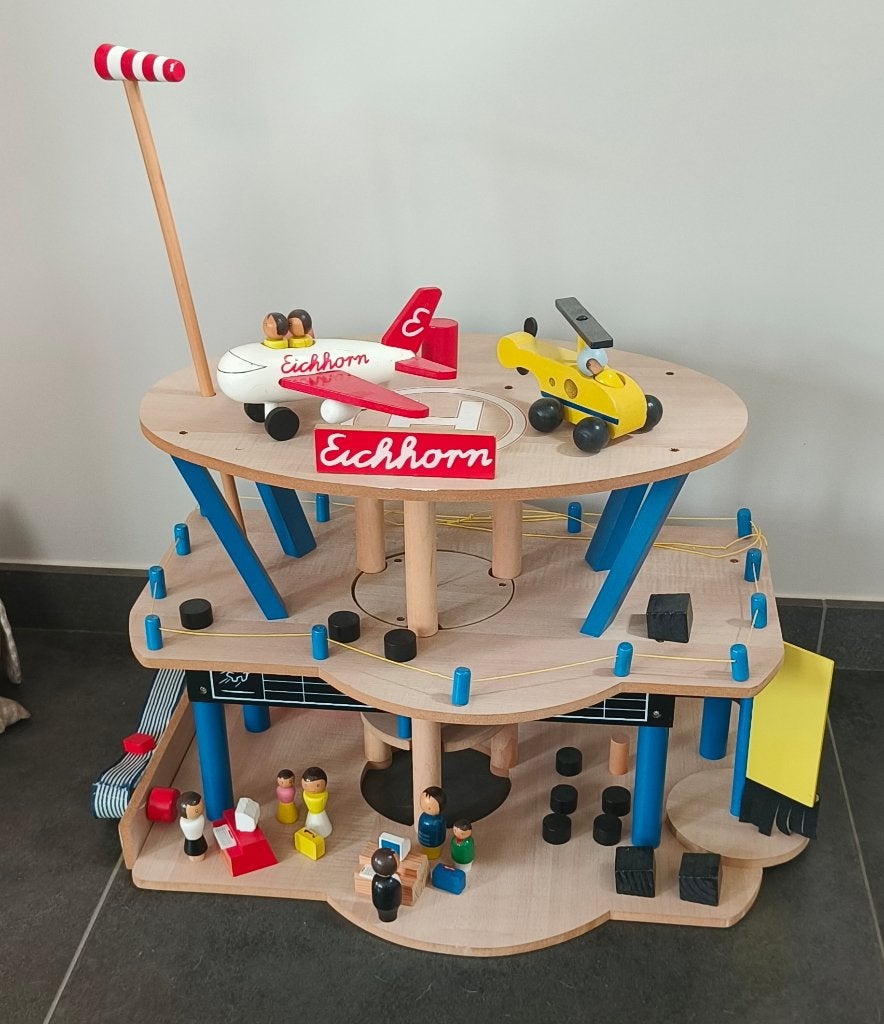 Eichhorn houten luchthaven, Ophalen, Zo goed als nieuw