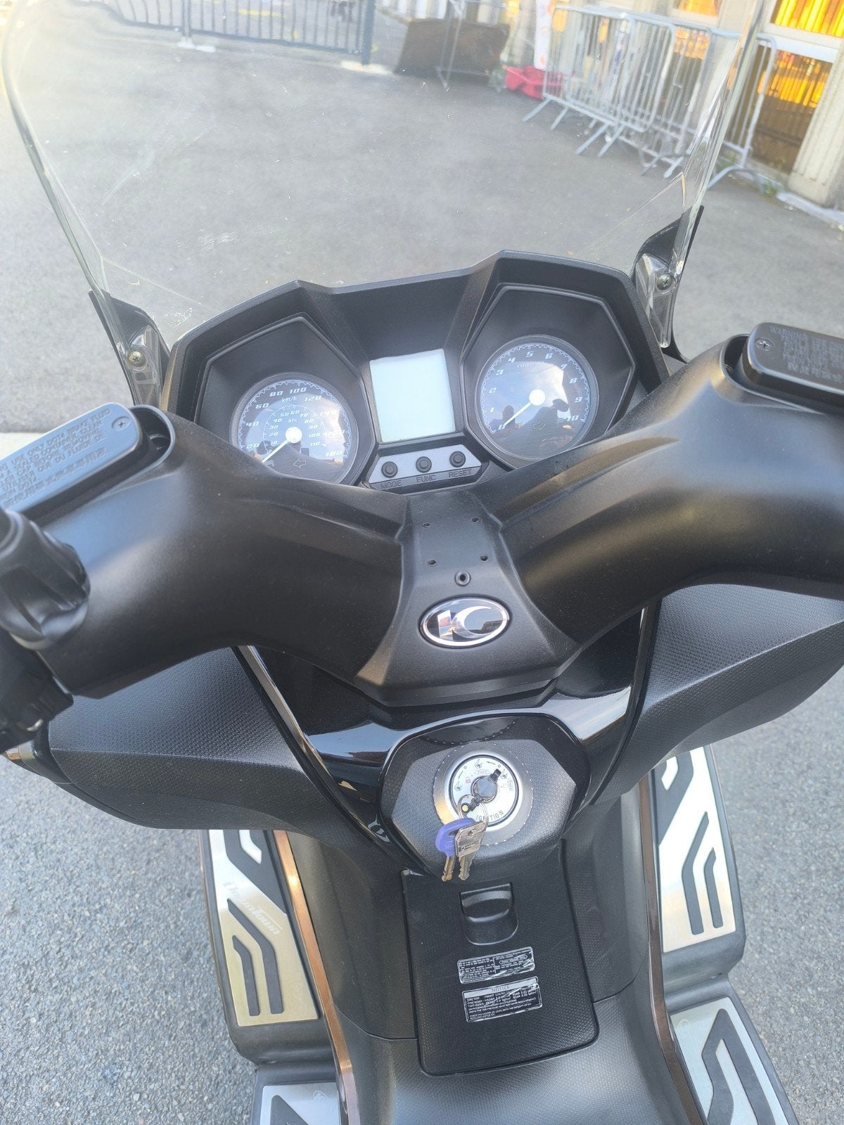 scooter Kymco 19000 km très bon état cylindry 350