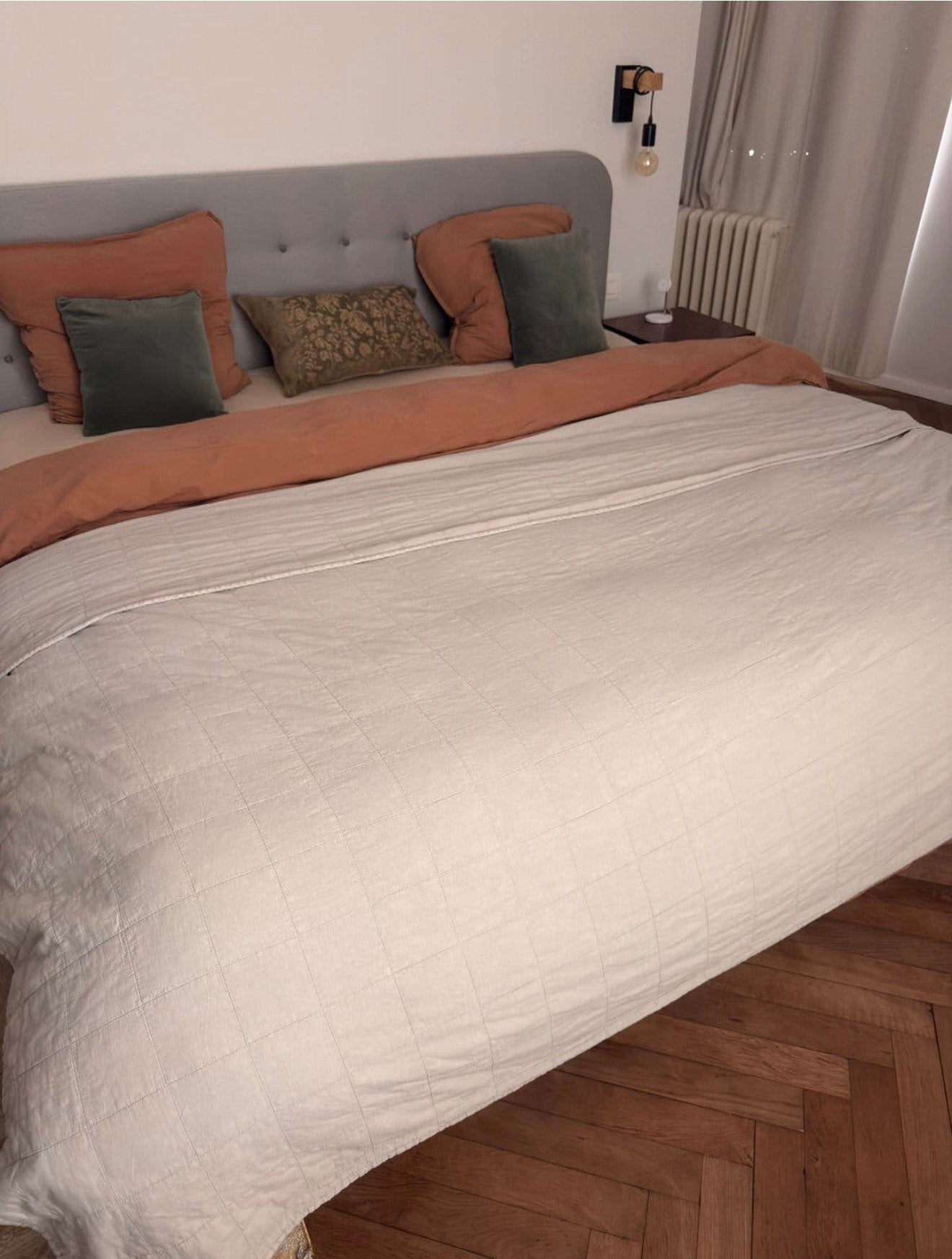 Free bed and mattress! 2x2 meter - great conditions, Enlèvement, Comme neuf, 200 cm