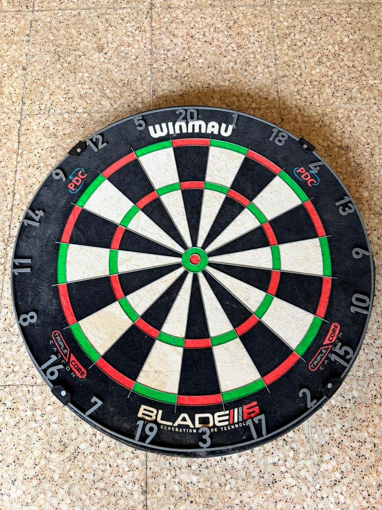 Nieuw winmau blade 6 triple core prof. Dartsbord, Enlèvement, Comme neuf, Cible de fléchettes