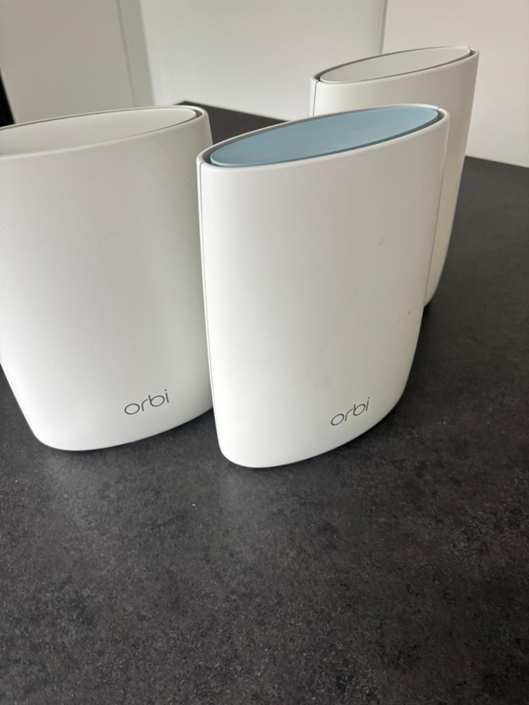 Orbi RBR50 + 2 sats - High-perf AC3000 Tri-band WiFi Router, Ophalen of Verzenden, Gebruikt