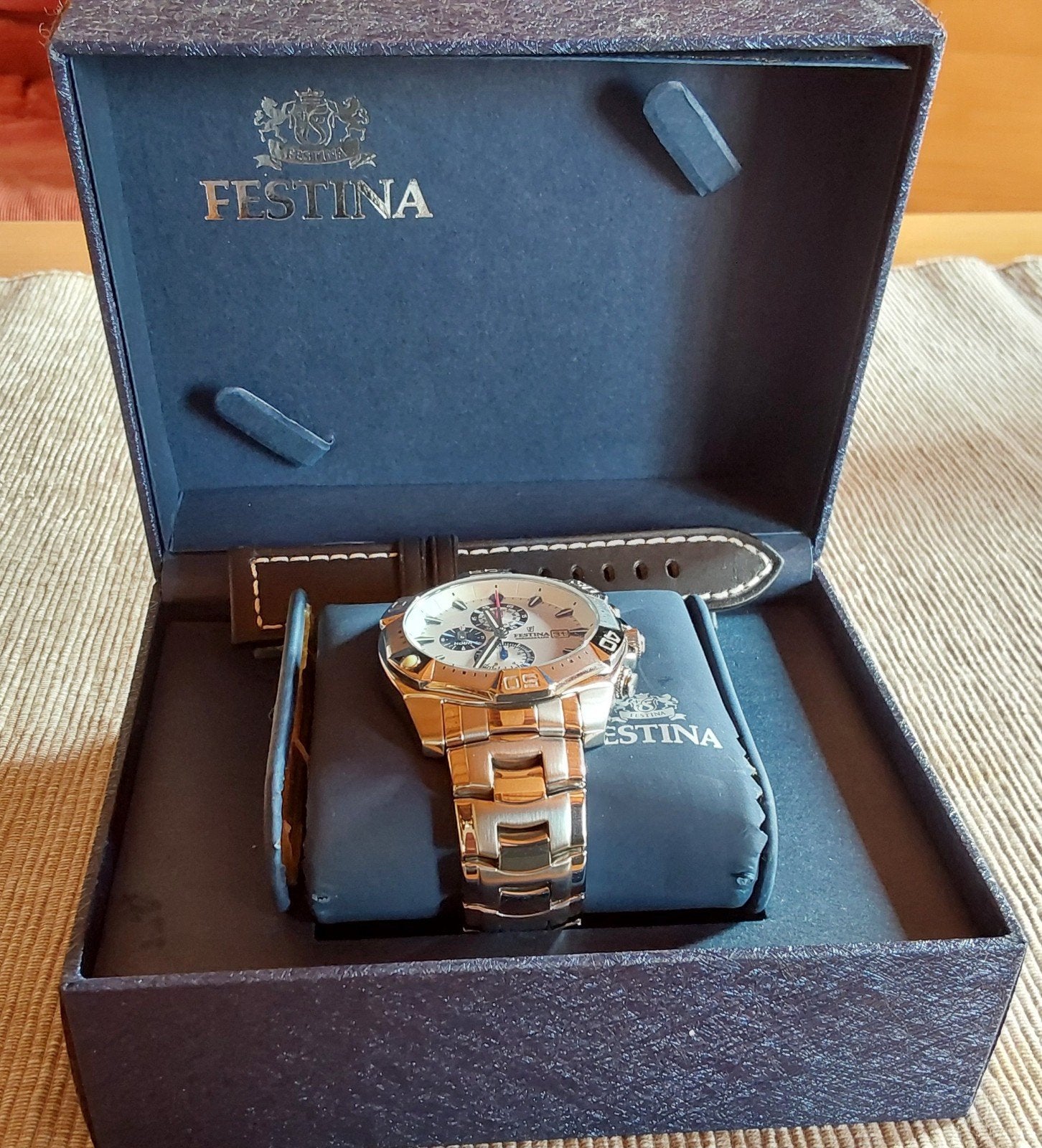 Montre festina modèle:collection F16286 NEUVE
vintage année, Autres marques, Enlèvement ou Envoi, Acier, Acier