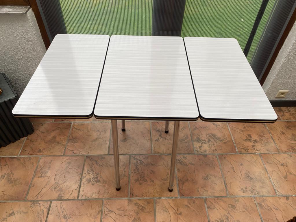 Table pliante, Enlèvement, Utilisé