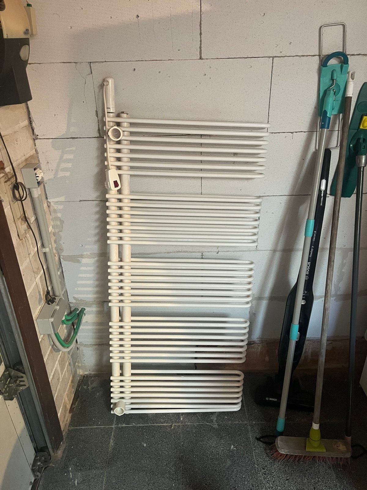 Radiateur sèche-serviettes électrique, Bricolage & Construction, Enlèvement, Utilisé, Autres types