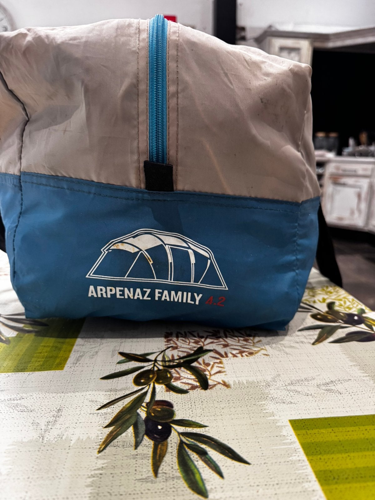Tente Quechua Arpenaz Family 4.2 – 4 personnes – 80 €, Caravanes & Camping, Enlèvement, Utilisé