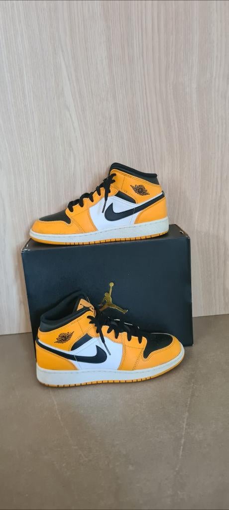 Jordans 1 mid taxi maat 38.5, Kleding | Heren, Schoenen, Ophalen, Overige kleuren, Zo goed als nieuw, Sneakers